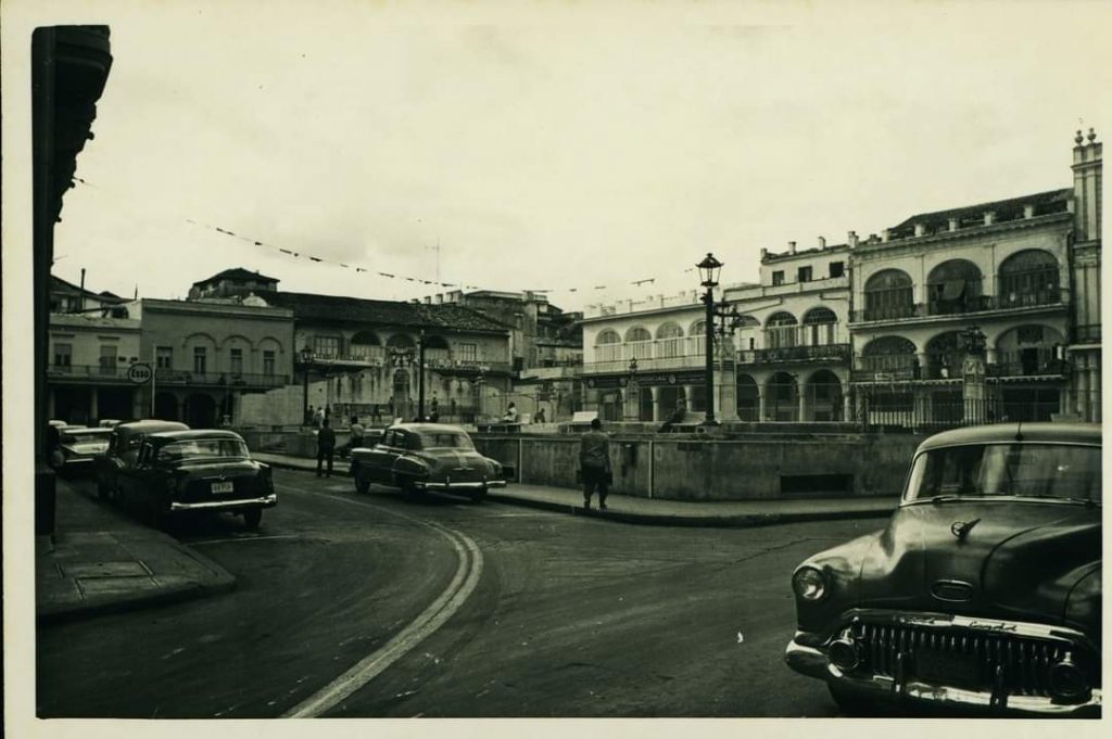 Plaza Vieja - Parqueo Soterrado finales de los años 50