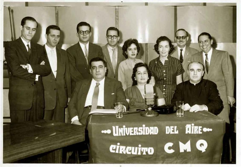 Lorenzo García Vega, José Lezama Lima, Fernández Retamar, Fina García Marruz, Angel Gaztelu entre otros el 8 de noviembre de 1953 en la Universidad del Aire