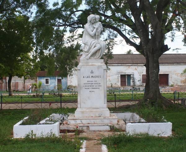 Monumento a las Madres Parque José Martí San Nicolas de Bari