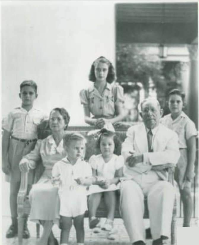 Dr. Daniel Gispert con su familia