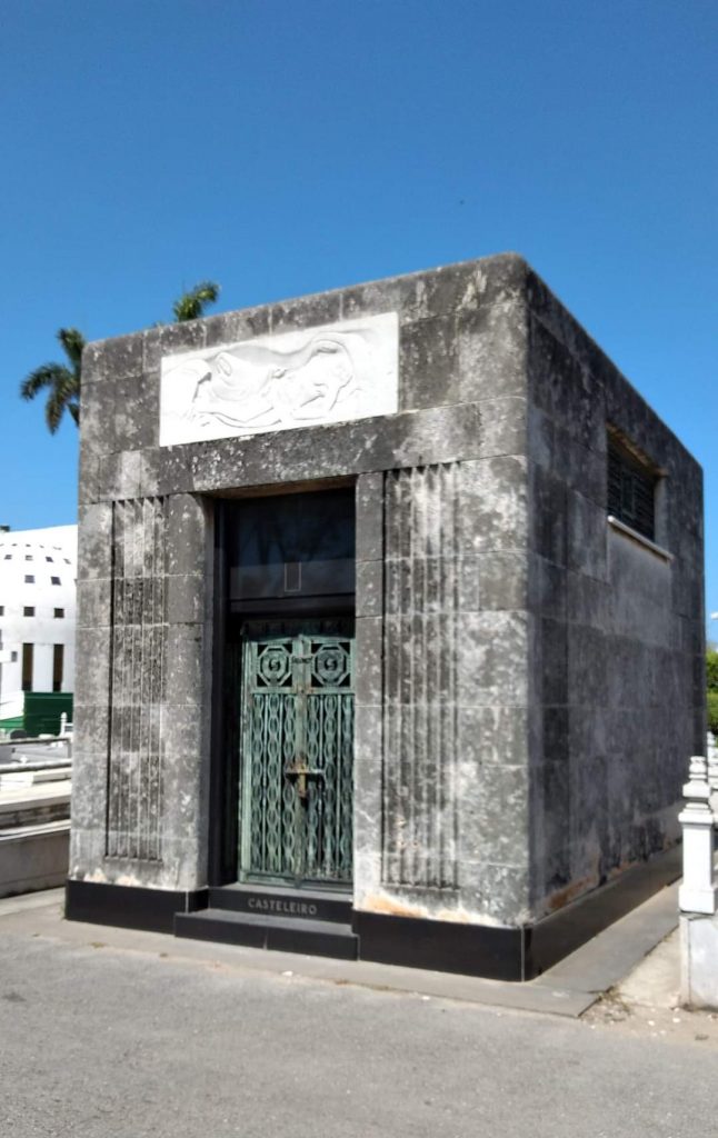 Panteon de la familia Casteleiro en el cementerio de colon