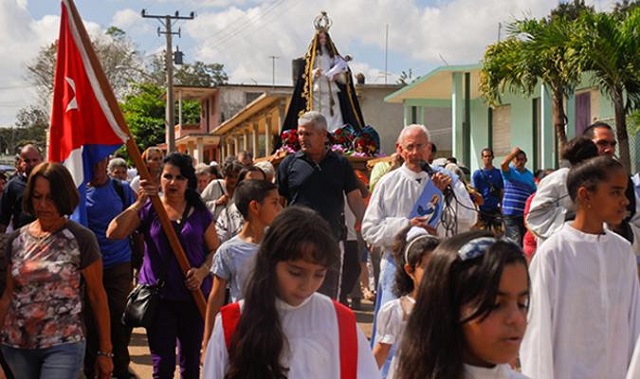 Procesión de la Virgen de la Candelaria en Ceiba Mocha, Matanzas
